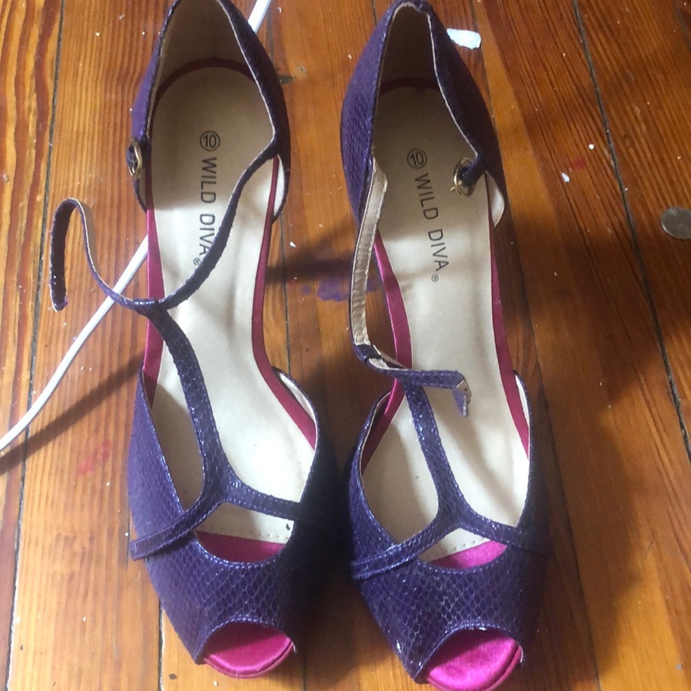 VERY HIGH CLASS HEELS